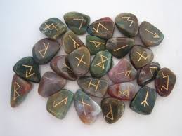 Les runes (ELEMIAH VOYANCE 08 99 96 90 99) Les runes (ELEMIAH VOYANCE 08 99 96 90 99)